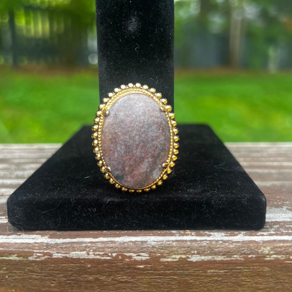 Vtg‎ Victorian Gold Tone Mauve Stone Oval Cabochon Beaded Border Brooch